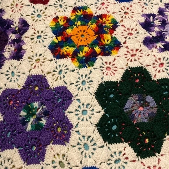 VTG Floral Crochet Blanket - Multicolor - Picture 2 of 7